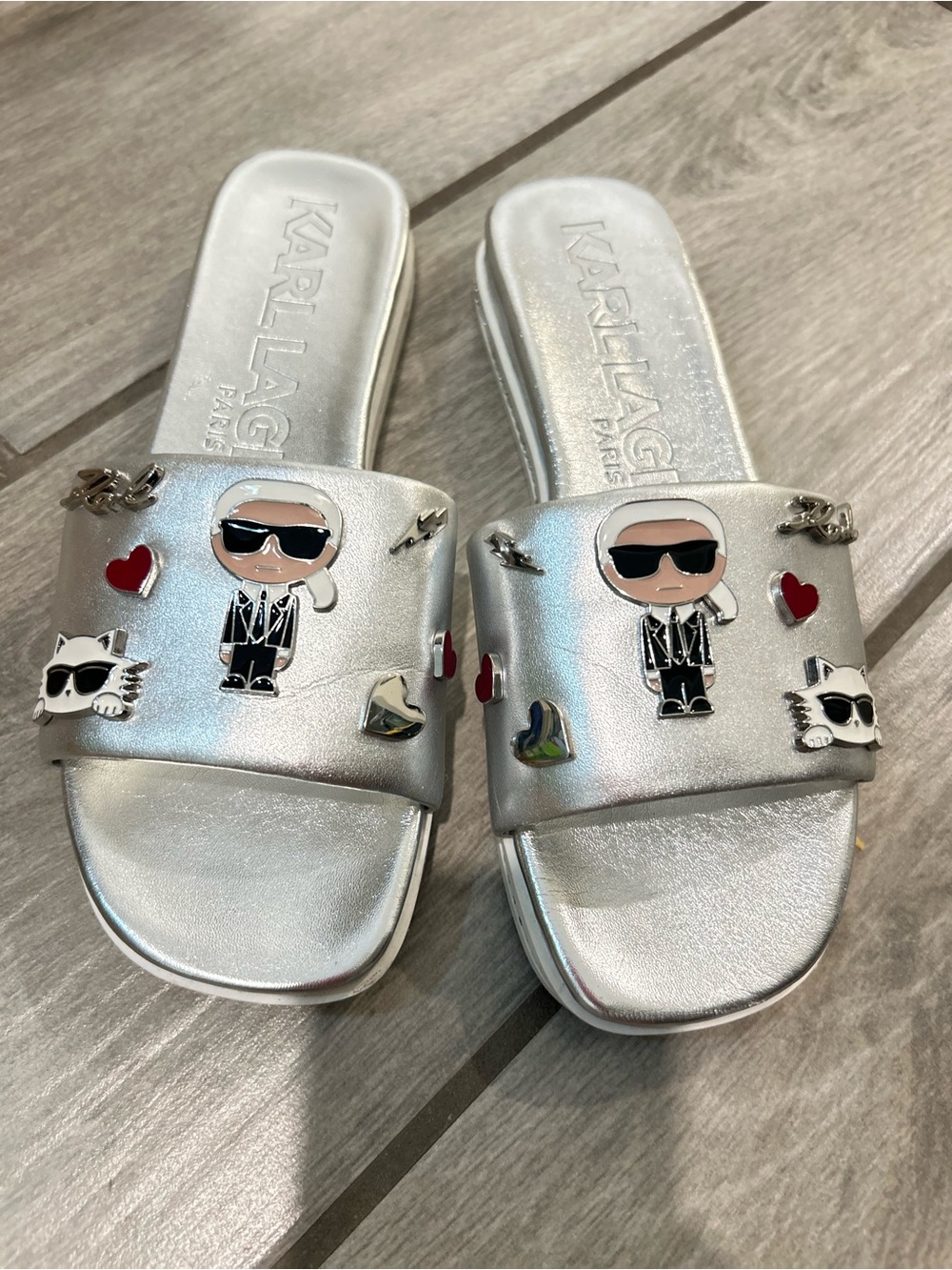 Karl Lagerfeld Kids Metallic Silver Slide Sandals with Character Charms Size 7